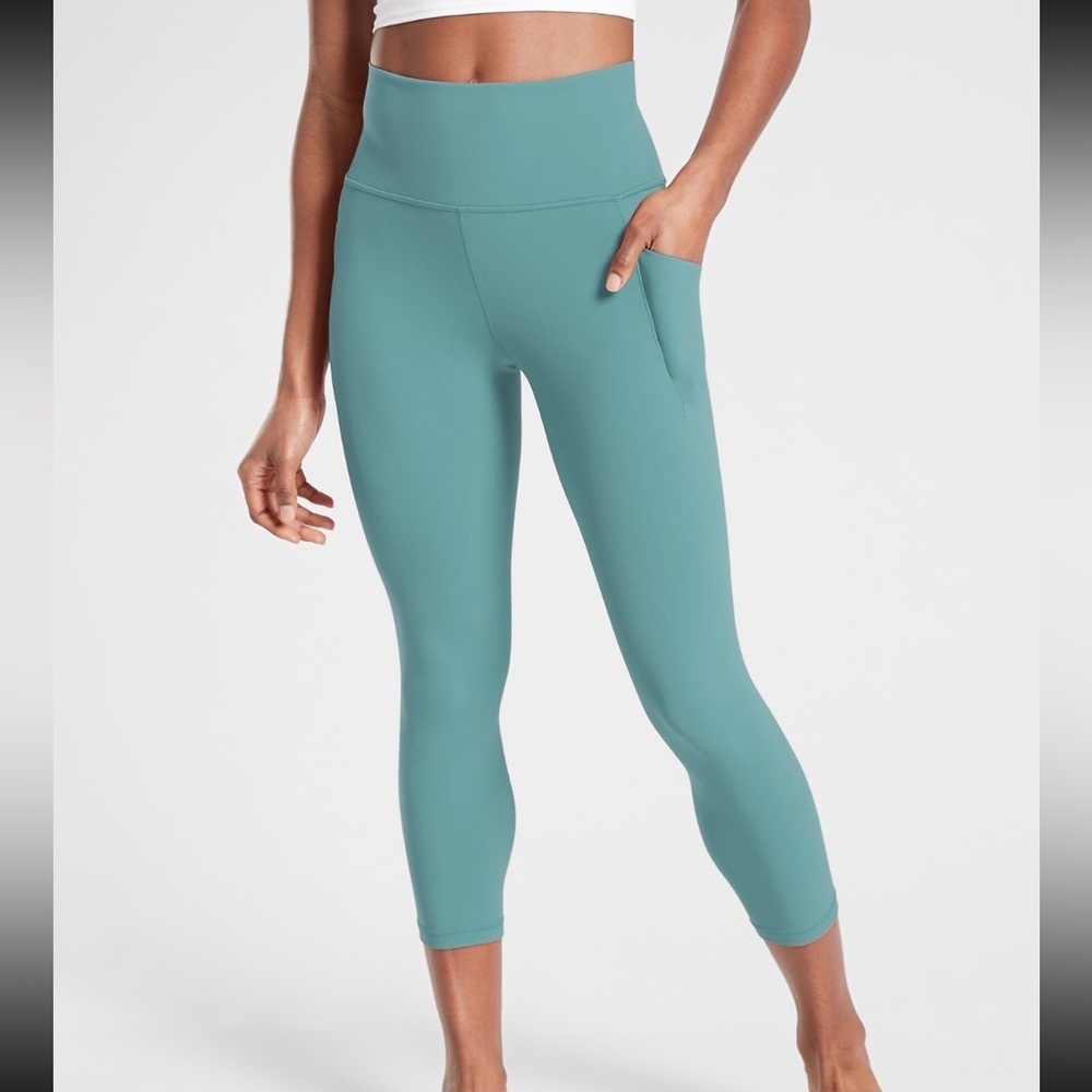 Athleta Ultimate Stash Pocket Capri Leggings Teal Size M - Picture 2 of 9